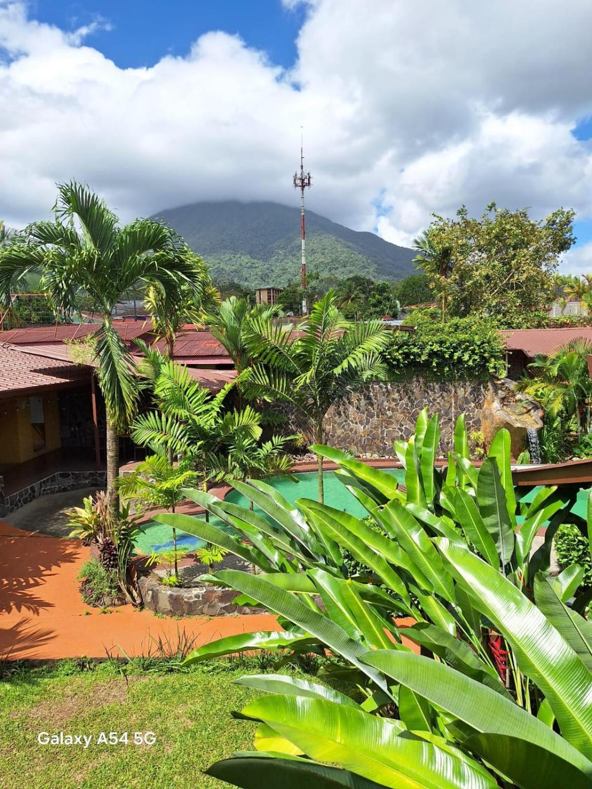 Hotel Iris Arenal La Fortuna Eksteriør billede
